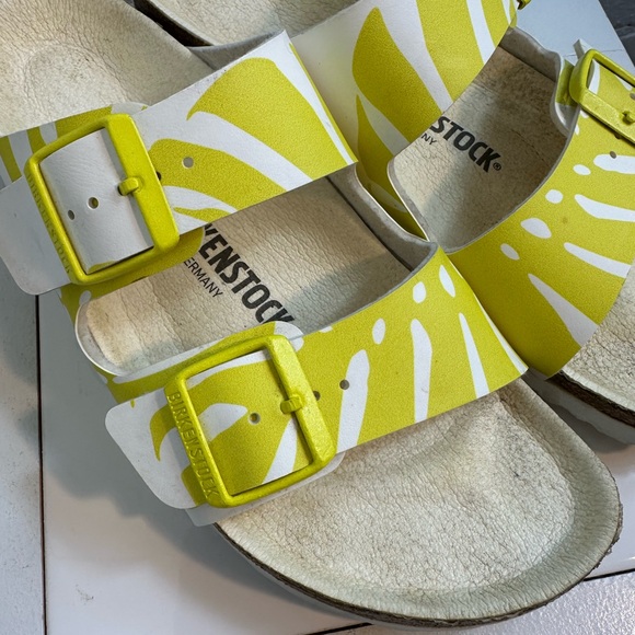 Birkenstocks Birko Flor White Yellow Rare Two Strap Printed Sandals Size 40 US 9 - Picture 9 of 11
